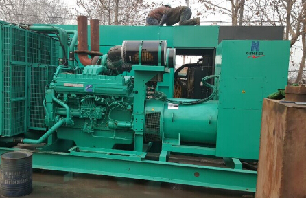 江阳发电机组如何判断水冷式机油散热器内部是否需要清洗？